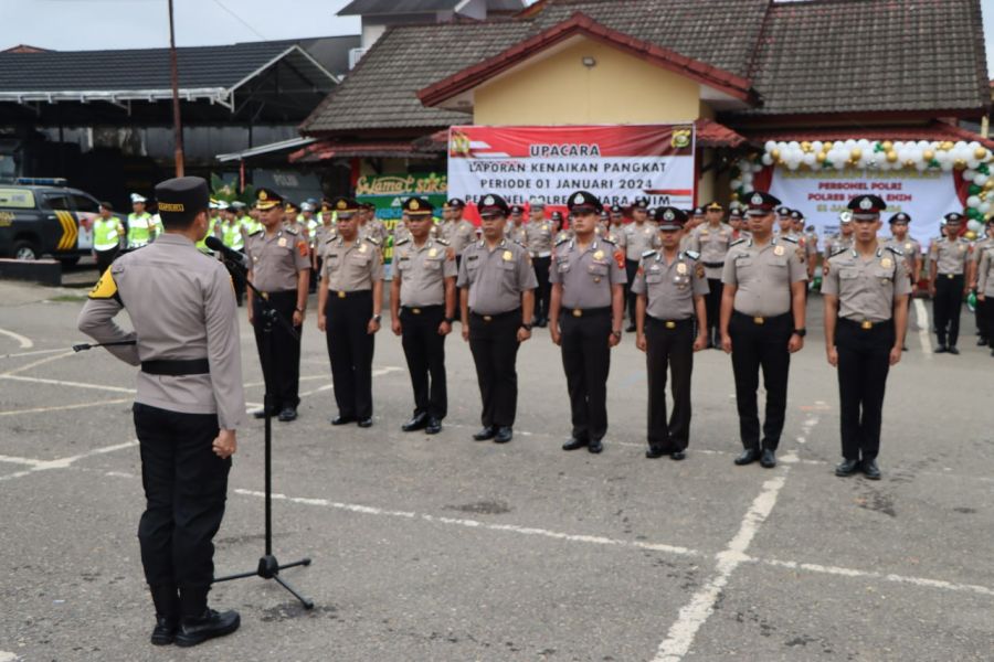 54 Personil Polres Muara Enim Naik Pangkat, Kapolres Pimpin Upacara Korp Raport