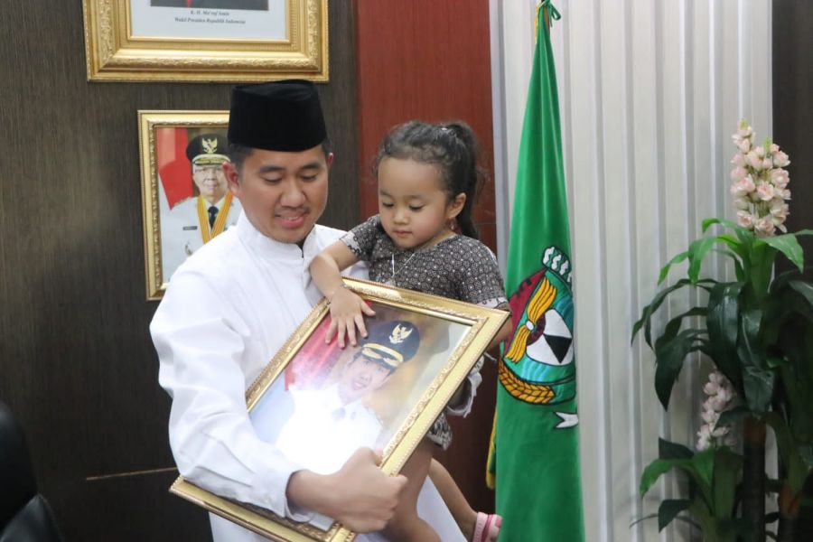 Akhir Masa Jabatan, Plt. Bupati Turunkan Fotonya dan Pamit di Rapat Staf Terakhir