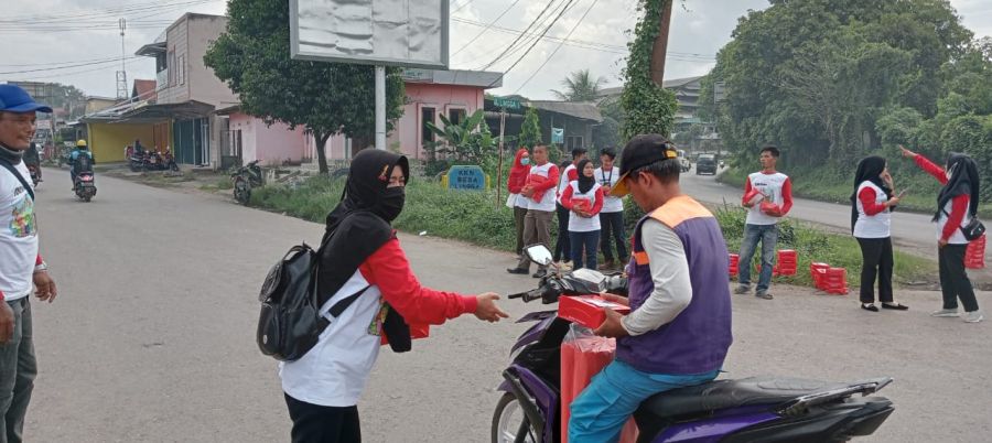 Aksi Jumat Berkah, Kawan Jurnalis (KJ) Berbagi Nasi Kotak