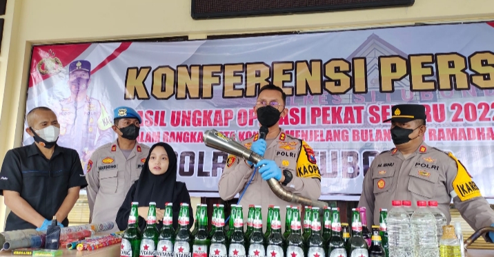 Polres Situbondo Amankan Ratusan Botol Miras, Meriam Mainan dan Kenalpot Brong