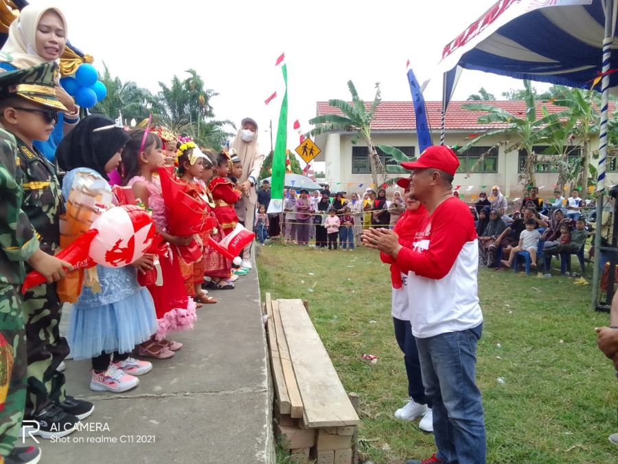 Antusias Masyarakat Ikuti Lomba Jalan Indah Di Kecamatan Gunung Megang