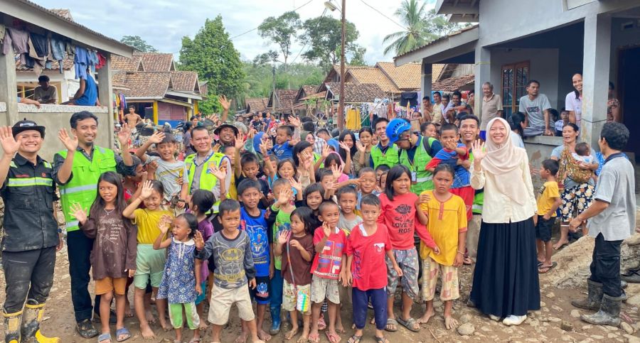Bantuan Kemanusiaan Disalurkan Bukit Asam (PTBA) untuk Korban Banjir di Ulak Pandan