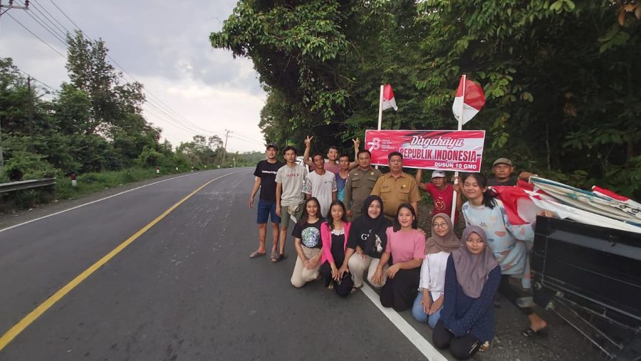 Berikan Semangat Pemuda, Plt Camat Gumeg Hadiri Pemasangan Bendera Merah Putih Jelang HUT RI Ke-78