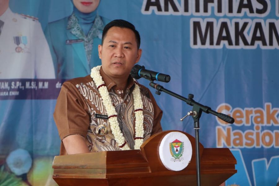 Buka Gerakan Aksi Bergizi, Pj. Bupati Makan Buah dan Sayur Bersama Pelajar