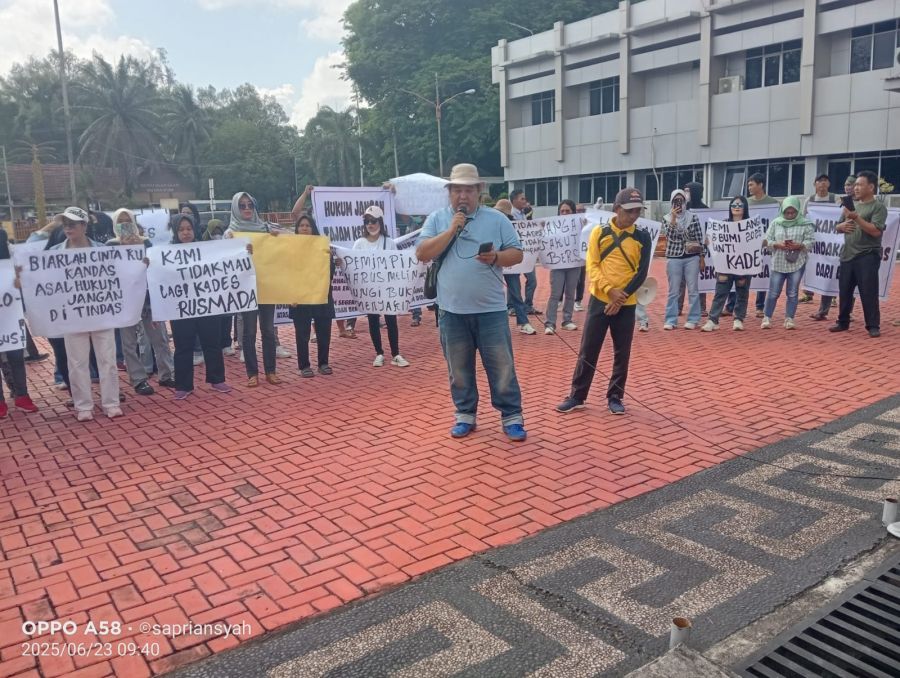 Buntut Kasus Penganiayaan, Ratusan Warga Tuntut Pecat Oknum Kades Tanjung Terang