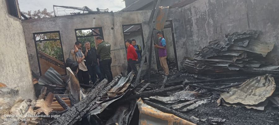 Camat Lawang Kidul Tinjau Lokasi Kebakaran Di Bedeng Kantor Tanjung Enim