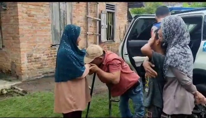 Cerita Terharu, Isak Tangis Basahi Pipi Andrew Disabilitas Pulang Kerumah Dihari Bhayangkara
