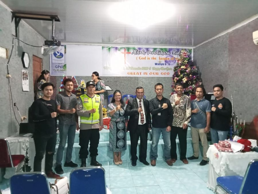 Ciptakan Ketenangan Dalam Beribadah Antar Agama, Polsek Penukal Abab Lakukan Pengamanan