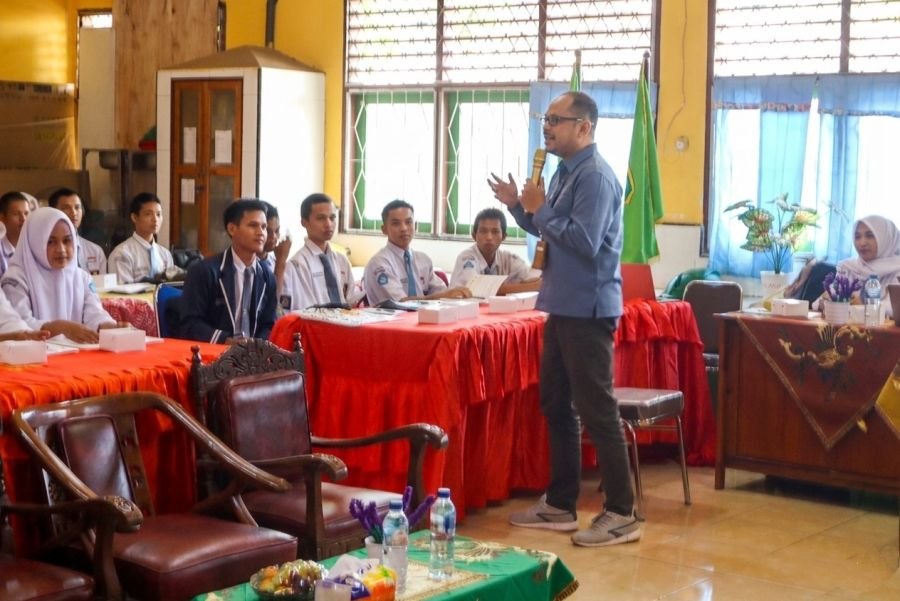 Dalam Upaya Membangun Generasi Emas, Medco E&P Gelar Hulu Migas Road to School di SMAN1 Gunung Mgang