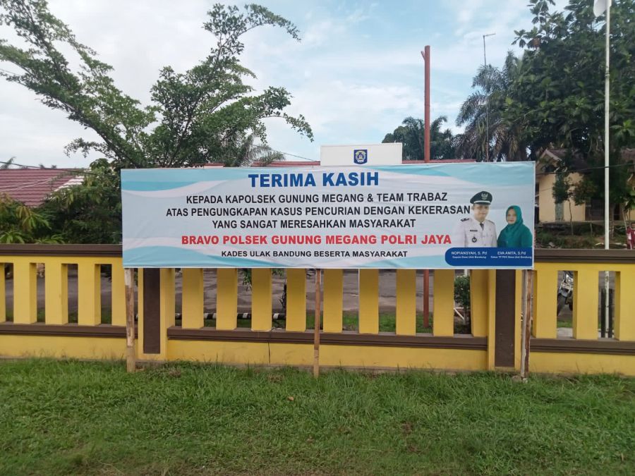 Kinerja Polsek Gunung Megang Desa Guci dan Desa Ulak Bandung Berikan Banner Penghargaan