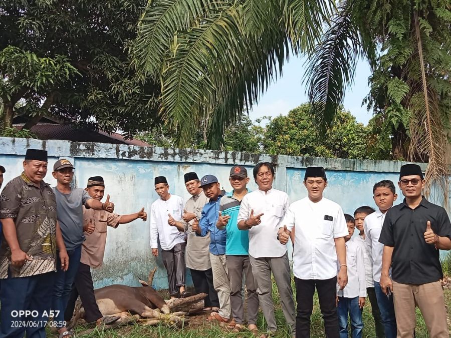 Di Markas Jl Pemuda Pasar 1, DPD KNPI Kab. Muara Enim Qurban 1 Ekor sapi dan 1 Ekor Kambing