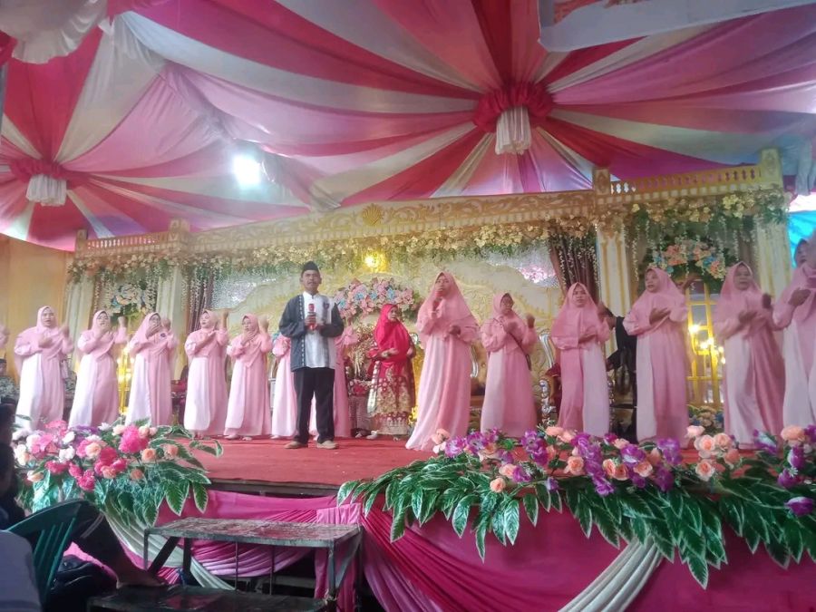 Diiringi Lagu Bernuansa Islami, Tamu Undangan Gotong Royong Buat Tabungan Akhirat
