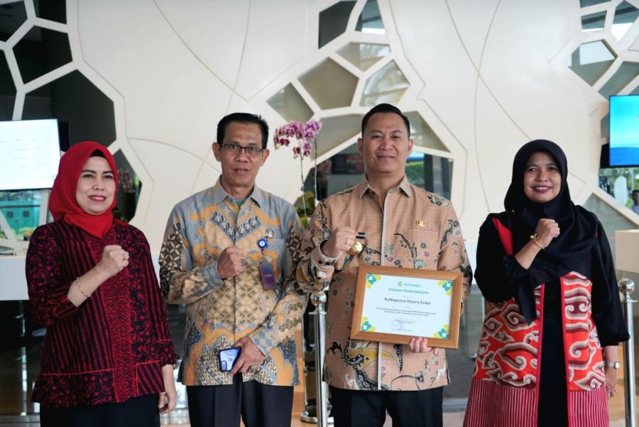 Dukung Pengembangan Named dan Nakes Lewat APBD, Pj. Bupati Terima Penghargaan Kemenkes RI