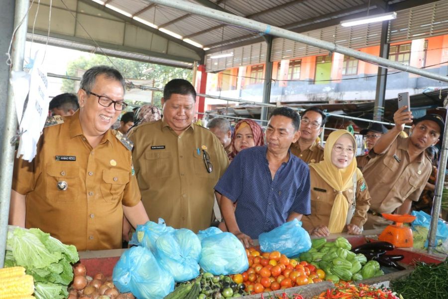 Gelar Operasi Pasar Murah, Pj. Bupati Subsidi 20 Komoditas Pokok 