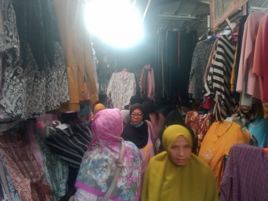 H - 5 Jelang Lebaran 1 Syawal 1445 H Th 2024 Pasar Inpres Muara Enim Ramai Dipadati Oleh Pengunjung