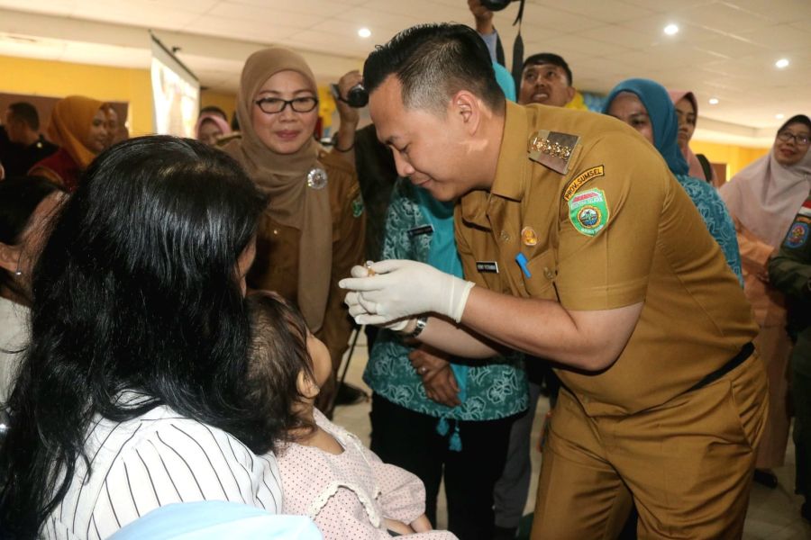 Hari Pertama, Pj. Bupati Luncurkan PIN Polio Serentak Se-Kabupaten Muara Enim
