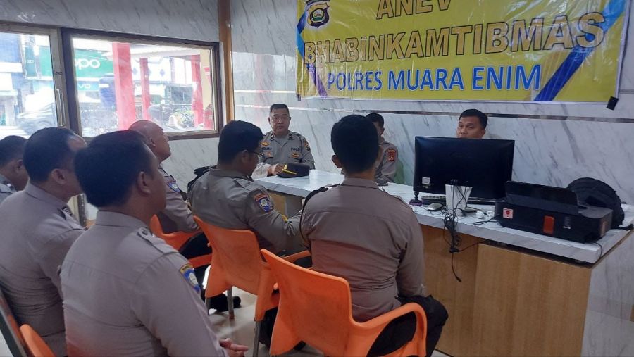 Harus Aktif Ditengah Masyarakat, Arahan Kasat Binmas Pada Saat Anev ke Polsek Lawang Kidul