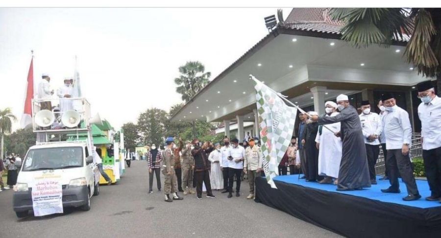 Herman Deru Lepas Pawai Takbil Mobil Hias Sambut Bulan Ramadhan 1443 H