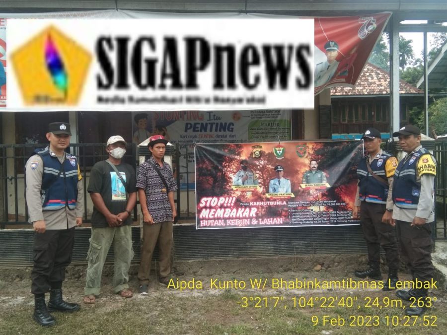 Himbau Bahaya Karhutla, Polres Muara Enim Lakukan Pemasangan Spanduk Himbauan