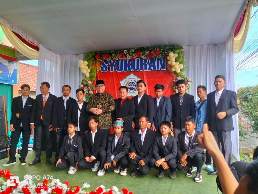 HNU Mantan PJ Bupati Muara Enim Hadiri Tasyakuran Siswa/I PKBM Cendikia Unggul Sebagai Motivator