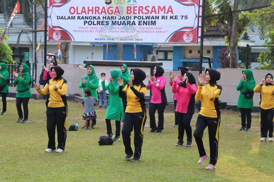 Hut Polwan ke 75 : Polwan Polres Muara Enim Adakan Olahraga Bersama Dg Bhayangkari, Kowad dan Persit