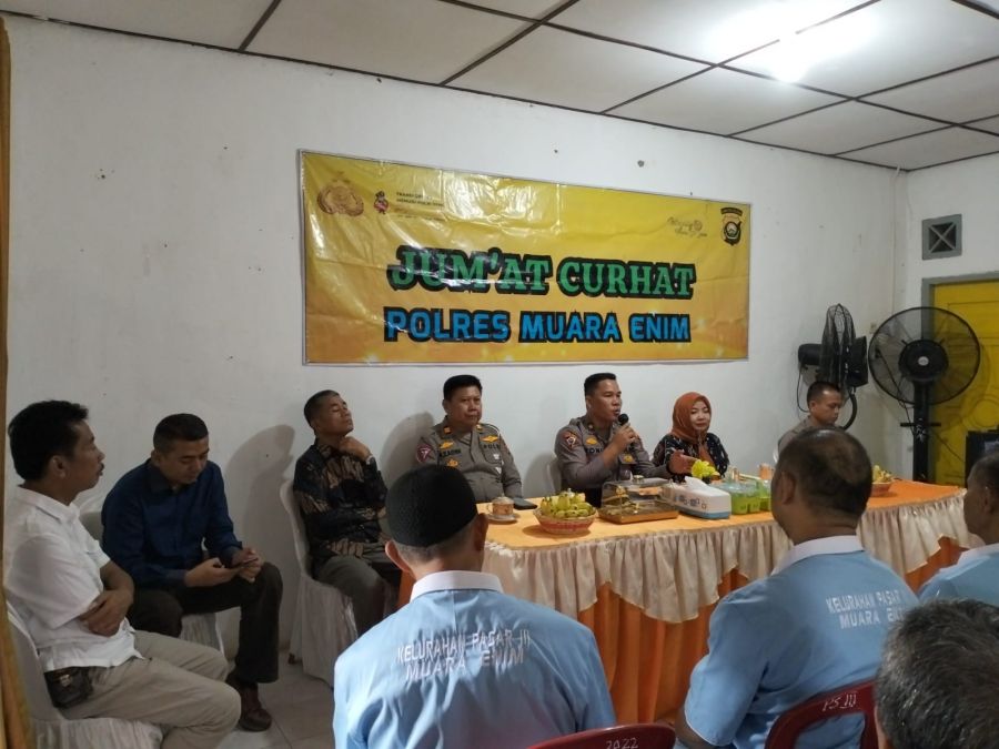 Kabag Ops Polres Muara Enim Pimpin Giat Jum'at Curhat di Kelurahan Pasar lll
