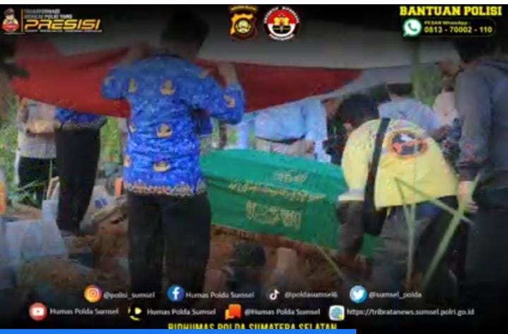 Kabid Humas Polda Sumsel Hadir Dalam Kegiatan Pemakaman di TPU Kandang Kawat
