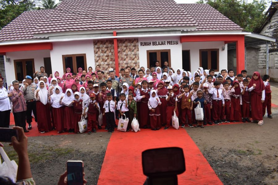 Kapolda Sumsel Resmikan Rumah Belajar Presisi & Renovasi Aspol Polsek Gelumbang Polres Muara Enim