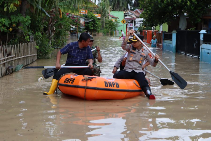 Kapolres Muara Enim Lakukan Pengecekan & Pemantauan Debit Air Sungai Ujan Mas