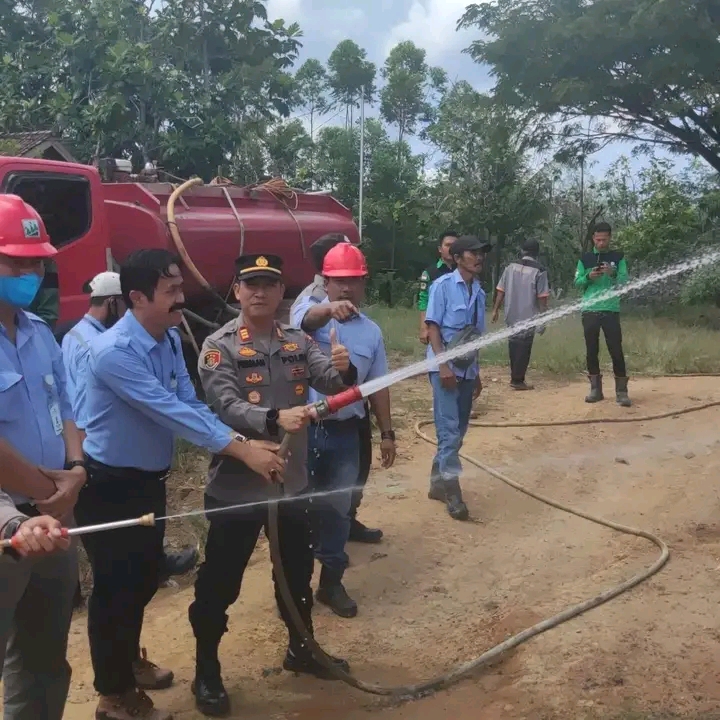 Kapolsek Gumeg Cek Kesiapan Antisipasi Karhutbunla di PT.MHP Unit IV Caban, Desa Sumaja Makmur