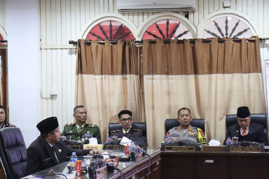 Ketua DPRD H. Asri Pimpin Rapat Paripurna Ke-2 yang Dihadiri Forkopimda PALI