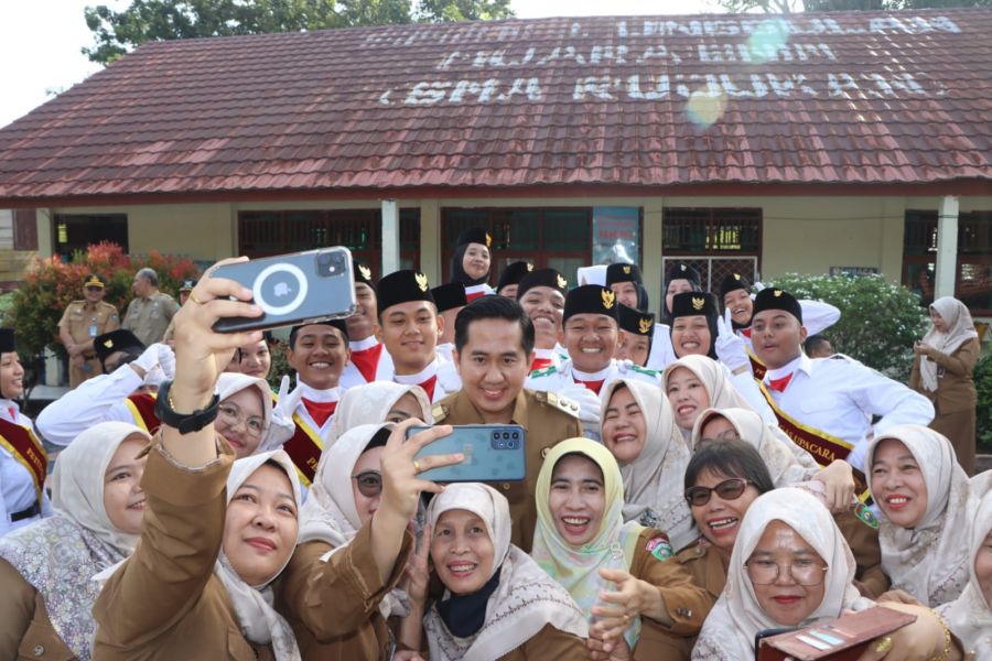Kisahkan Perjuangan Tempuh Pendidikan di Inggris, Plt. Bupati Motivasi Siswa SMAN 1 Unggulan ME