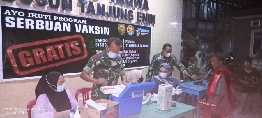 Koramil 404-05 Tanjung Enim Bersama RS Dinas Kesehatan Tentara Adakan Program Serbuan Vaksin