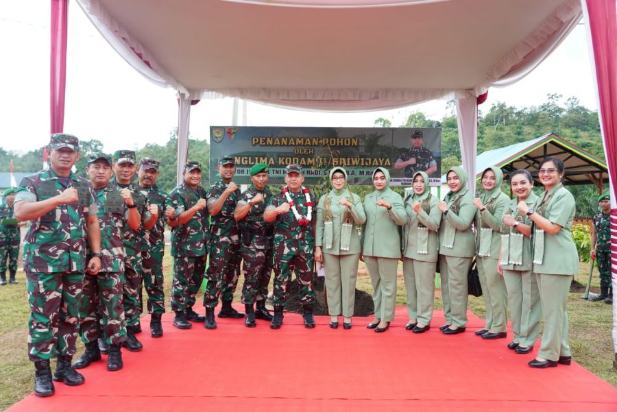 Kunjungan Markas Brigif 8/GARUDA CAKTI Pangdam ll Sriwijaya Tekankan Netralitas TNI