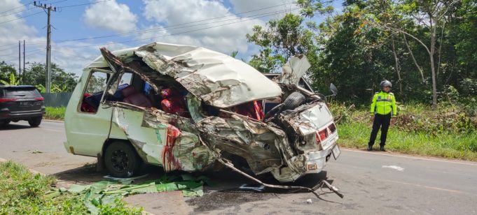 Laka Lantas Hingga Menewaskan 3 Penumpang dan 5 Luka luka