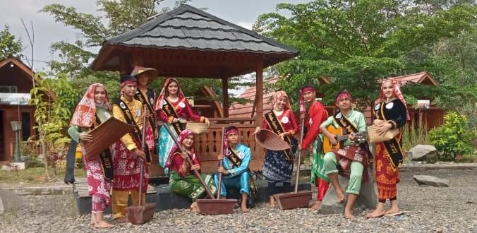 Membanggakan!!! Batik Kujur Jadi Icon Sesi Fotogenik Pemilihan Bujang Gadis Serasan 2022