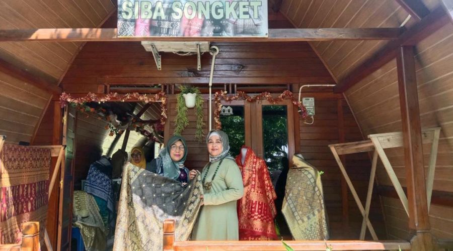 Mitra Binaan Bukit Asam (PTBA) Peroleh Hak Cipta Motif Batik Kujur dan Songket