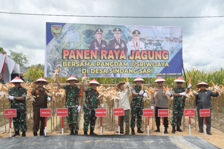 Panen Raya Jagung di Desa Sindangsari Bersama Pangdam ll/Swj