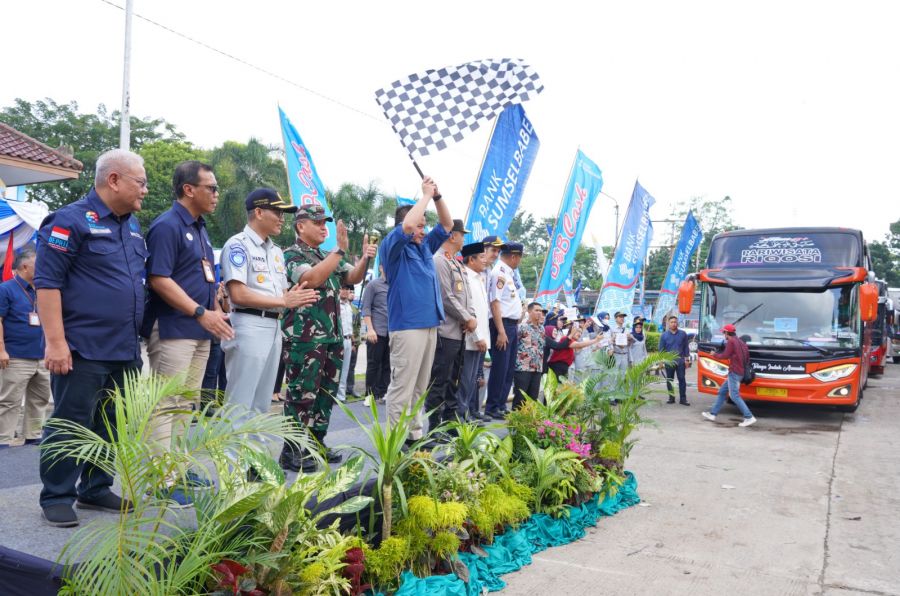 Pangdam II/Swj Hadiri Acara Pelepasan Mudik Gratis Sumsel 2023 M / 1444 H