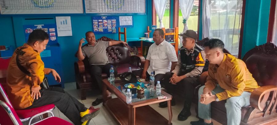 Panit Opsnal Intelkam Polsek Talang Ubi Lakukan Silaturahmi & Penggalangan di Kantor Desa Tl. Bulang
