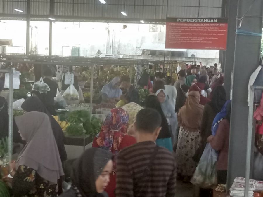 Pasar Impres Muara Enim Dipadati Pengunjung Sambut Bulan Ramadhan 1444 H / 2023 M