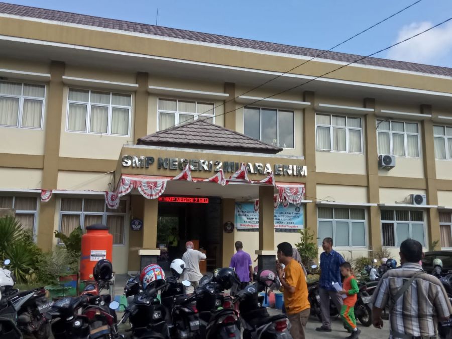 Pembagian Raport di SMPN 2 Muara Enim di Sambut Meriah Orang Tua Murid