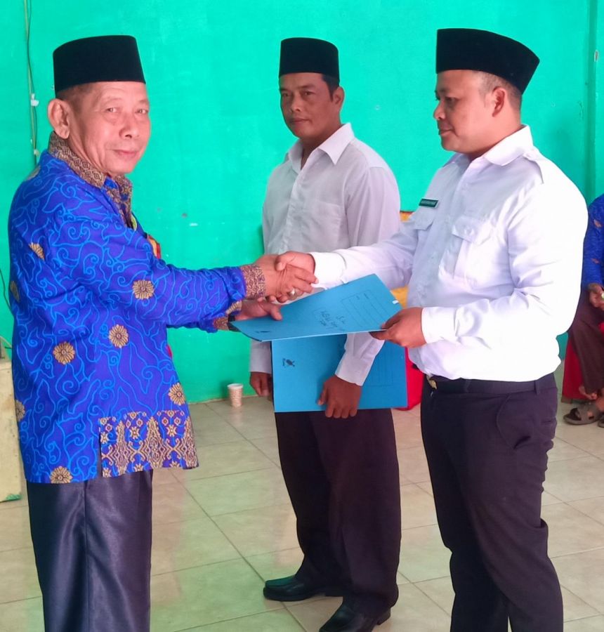 Pengambilan Sumpah Janji dan Pelantikan Perangkat Desa Sumaja Makmur Setelah Lalui Pemilihan 