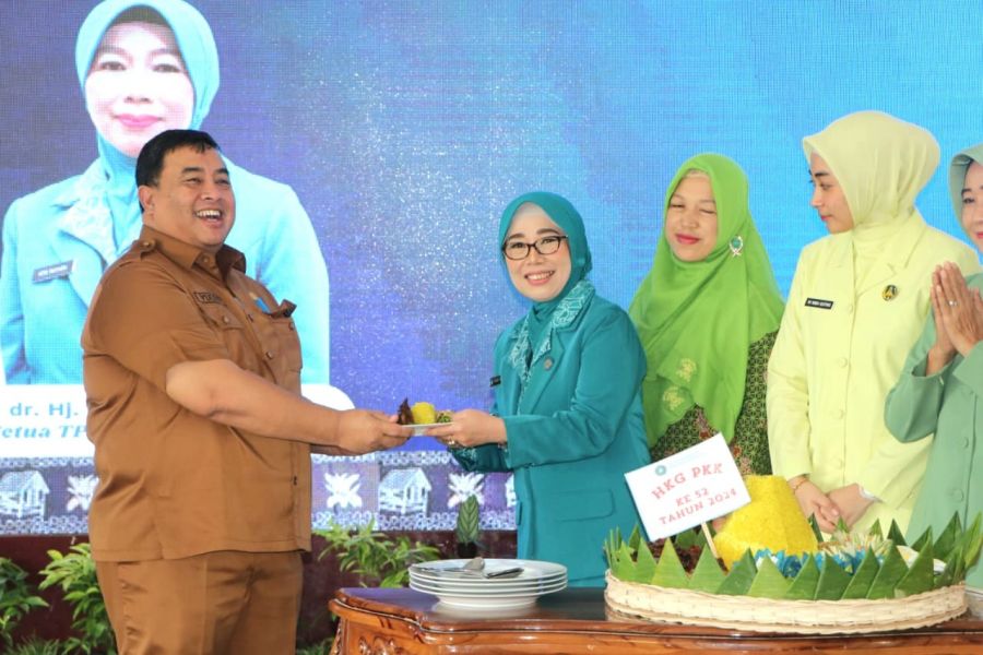 Peringati HKG PKK Ke-52, Sekda Kukuhkan Pj. Bunda PAUD Kab. Muara Enim 