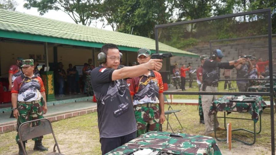 Pj. Bupati Buka Lomba Menembak Pistol Eksklusif Dalam Rangka HUT TNI Ke - 77