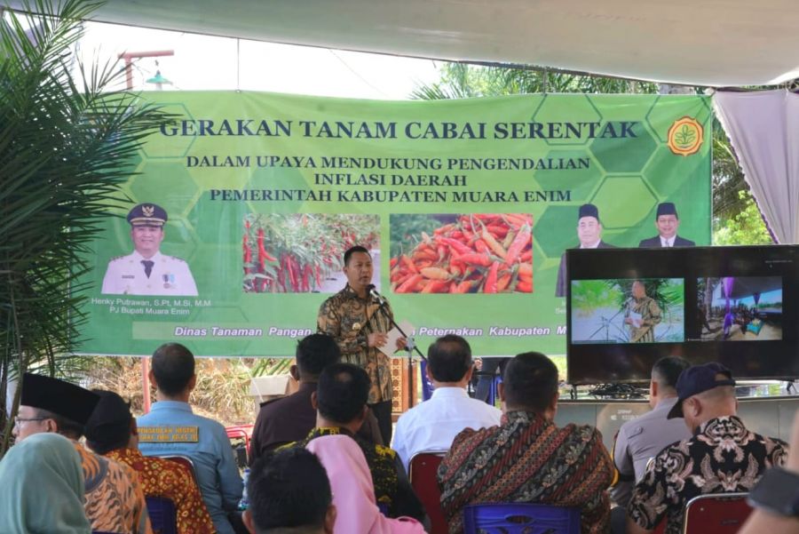 Pj Bupati Muara Enim Canangkan Gerakan Tanam Cabai dan Vaksinasi Serentak di Desa Harapan Jaya