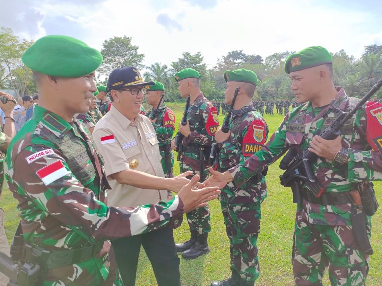 Pj Bupati Muara Enim Melepas 450 Prajurit Yonif 141/AYJP Satgas Pamtas Papua Nugini