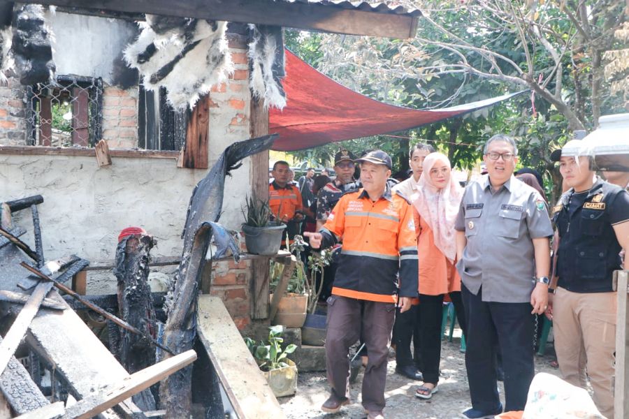 PJ Bupati Tinjau dan Beri Bantuan Korban Kebakaran di Desa Tebat Agung Kec. Rambang Niru