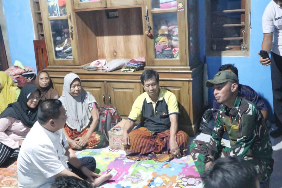Pj. Bupati Muara Enim Pastikan Korban Kebakaran Desa Lebak Budi Terima Bantuan dan Pendampingan
