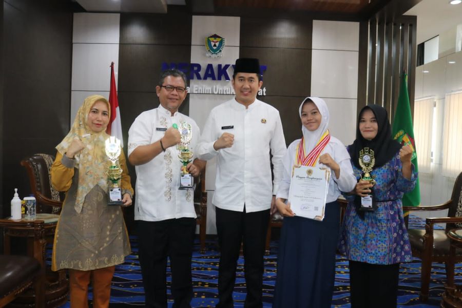 Membanggakan, Amirah Siswi SMPN 1/ME Peraih Peringkat 1 Kompetisi Bahasa Inggris Tingkat Nasional